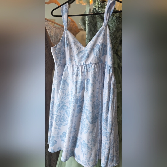 XL Trixxi Junior's Blue Floral Easter Spring Dress New - Picture 3 of 9